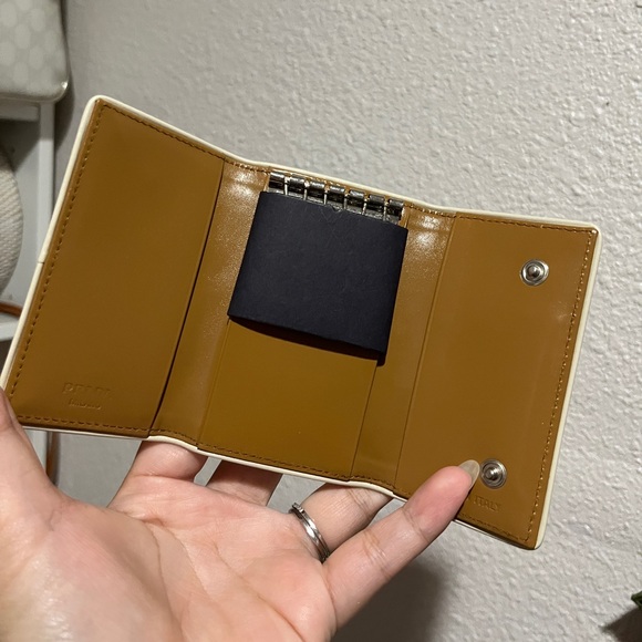 Prada Keyholder - Picture 3 of 9